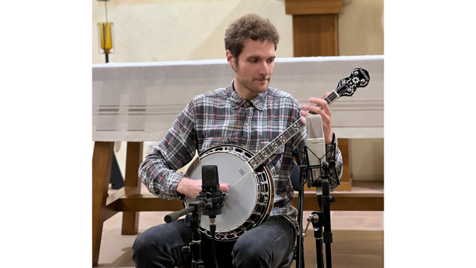 Hèctor Madueño sorpren amb el seu concert de banjo a l’església de La Sang