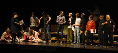 Primera escena de la obra / LLUÍS DOMÈNECH