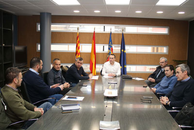 Reunión Francisco Chalmeta con los clubes, técnicos municipales y la empresa encargada / ARRELS