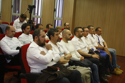 Los agentes siguieron con atenci&oacute;n el Pleno / LL. DOM&Egrave;NECH