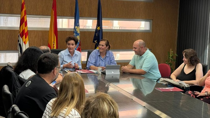 Educació se compromete a crear un aula UECO en el IES Serra d’Espadà