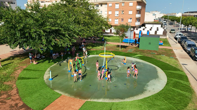 La piscina y los parques acuáticos se adelantan al verano