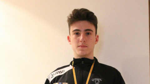 Con el trofeo de campeón de 2018 / ARRELS