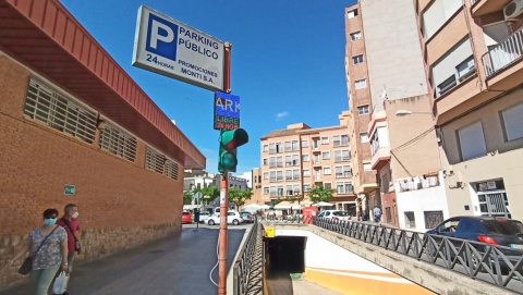 Entrada al aparcamiento subterráneo / LL. D.