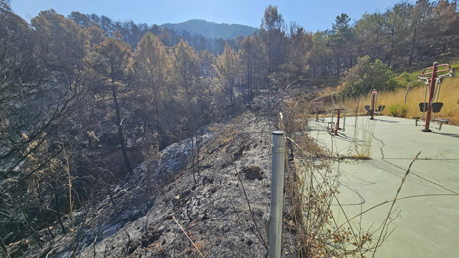 Los vecinos de Tales y Artesa vuelven a casa tras el incendio