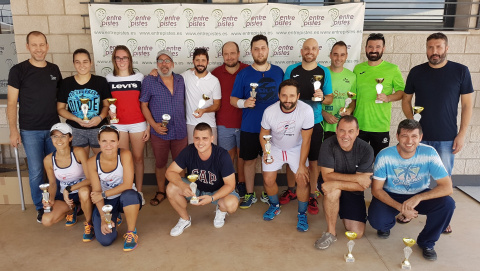 Foto de familia de los ganadores / ARRELS