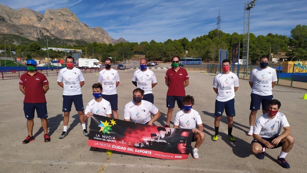 Diego amb els companys de la selecció absoluta / ARRELS