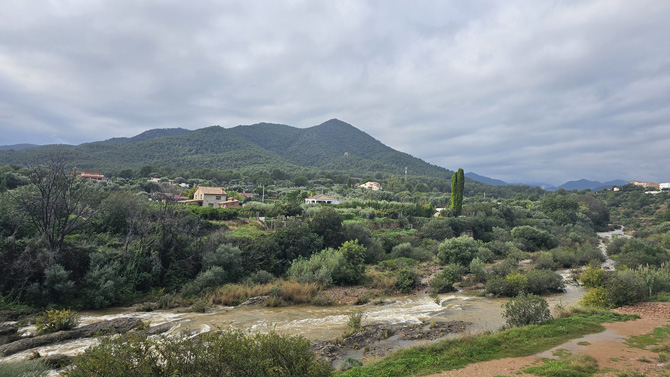 Panorámica del Rió Seco con el Montí de fondo / LL. DOMÈNECH